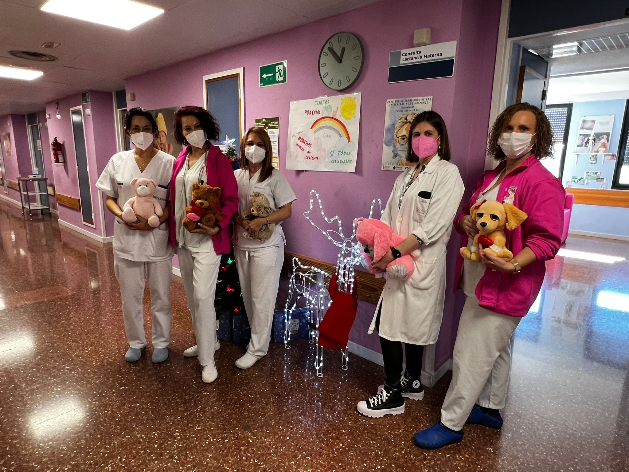 Ejecutivos en una sala de oficina planeando ideas administrativas para una empresa